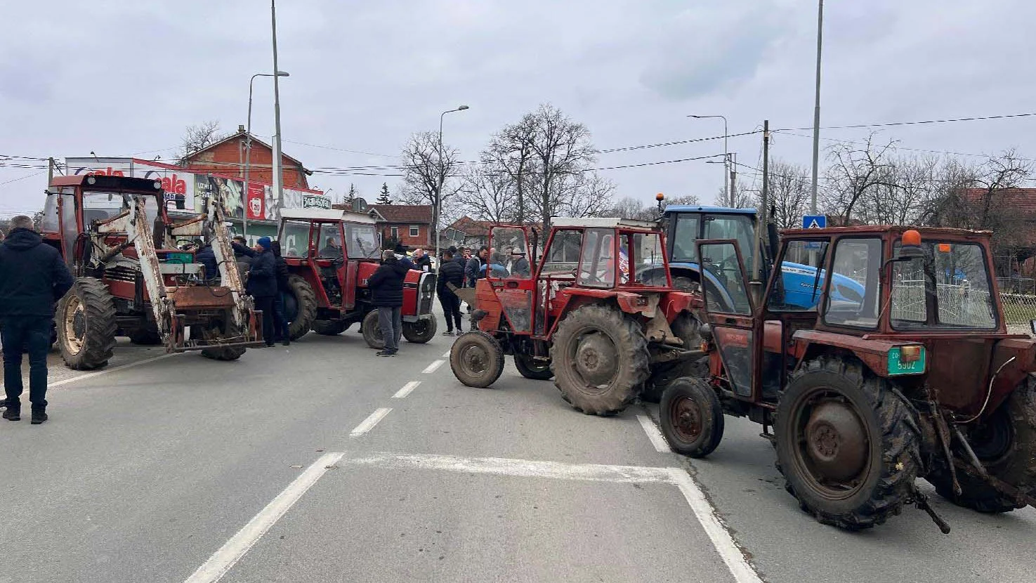 Poljoprivrednici Ne Odustaju Od Zahteva Za Smenu Martinovi A Vu Evi A