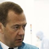 Ruski nastavnici traže da Putin smeni Medvedeva 9