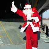 Deda Mraz sleteo avionom 2