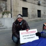 Nastavnici i dalje štrajkuju glađu zbog oduzetih licenci 4