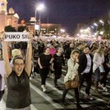 Više od 10.000 mladih protestuje protiv diktature 12