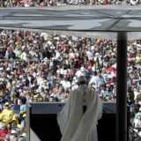Stotine hiljada ljudi dočekalo papu u Portugaliji 9