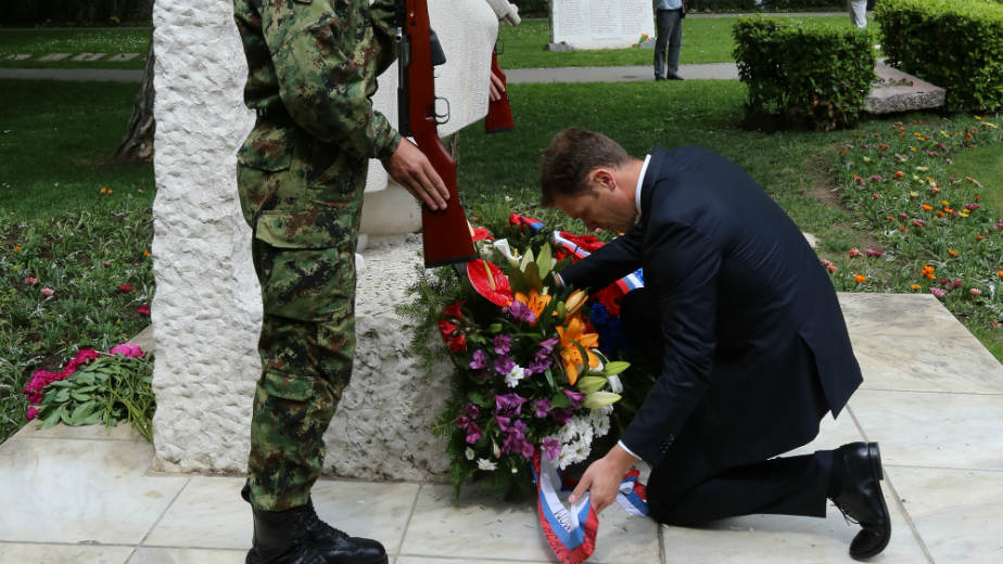 Siniša Mali položio venac na Groblju oslobodilaca Beograda 1