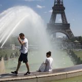 Francuska zabranjuje velika okupljanja zbog korona virusa 10