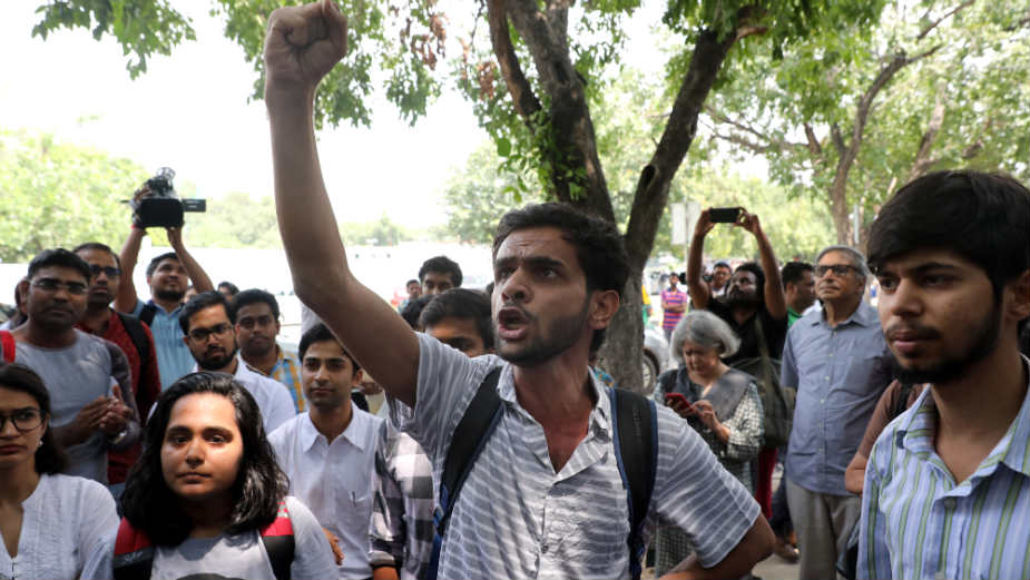 Ubijena indijska novinarka, protest u Nju Delhiju 1