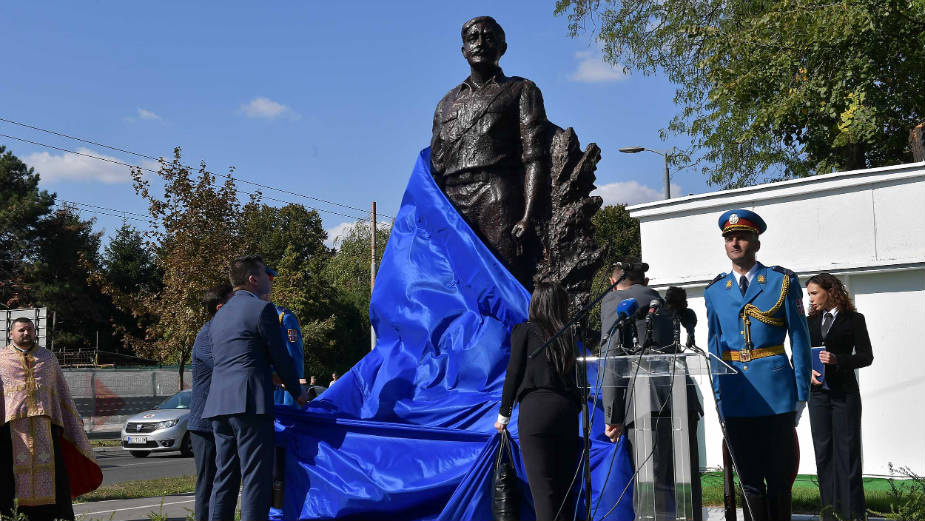 Otkriven spomenik majoru Tepiću 1