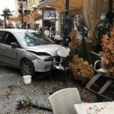 Automobil uleteo u Knez Mihailovu, povređeno dvoje 11