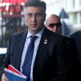 Plenković: Srbija oštro da osudi Šešeljevo ponašanje 8
