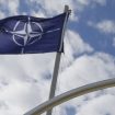 Lord Robertson: Bezbednost Kosova je važna za NATO, nema opasnosti od rata 11