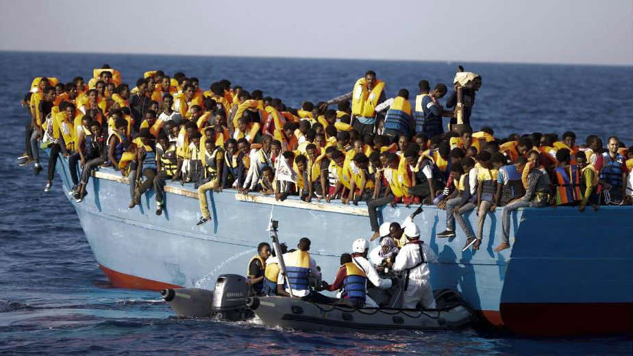 Francuzi izvukli 16 migranata iz broda pred polazak preko Lamanša 1