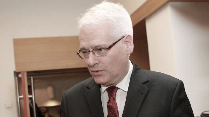 Josipović: Vučić bi trebalo da položi bar cveće civilnim žrtvama na Mirogoju 1