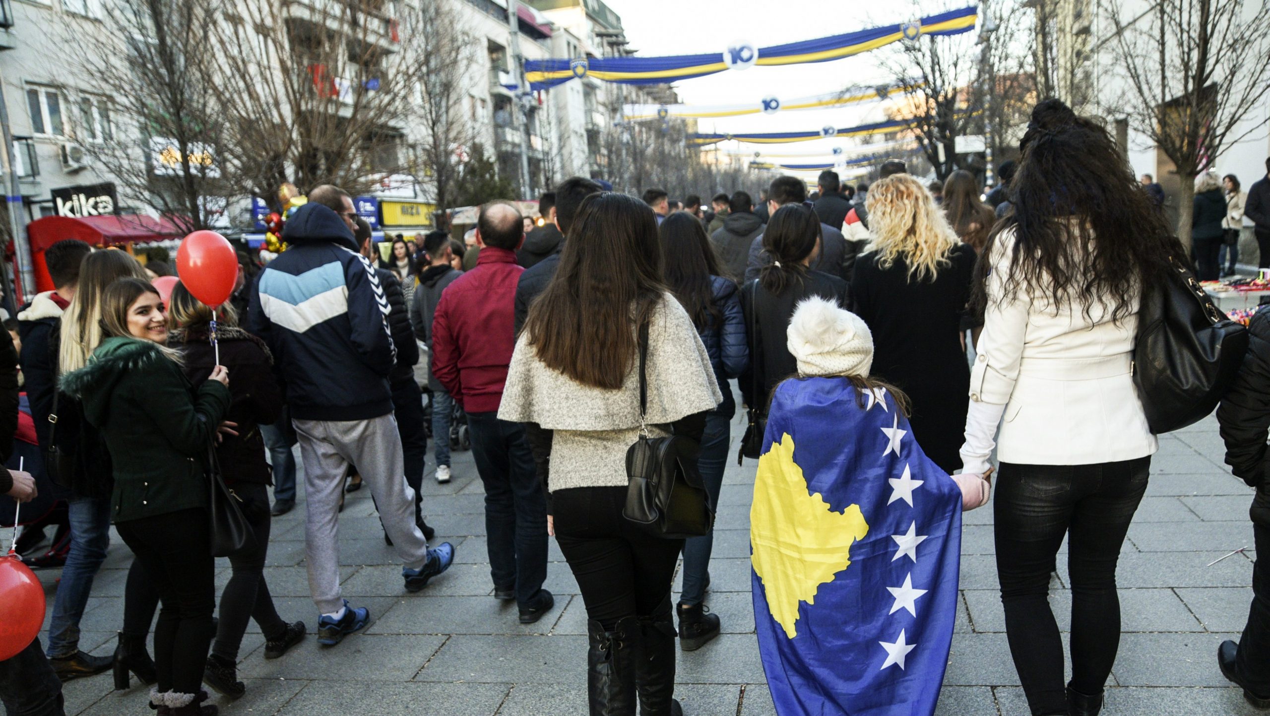 Kosovo nastavlja da slavi 1