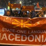 Na protestu u Skoplju zapaljena grčka zastava 3