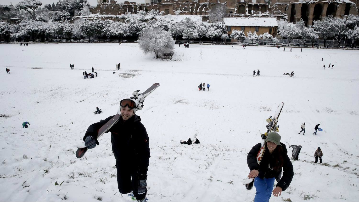 Polarni talas u Evropi, prvi sneg u Rimu posle 2012. 2