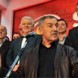 Opozicija prepustila pobedu Đukanoviću 8