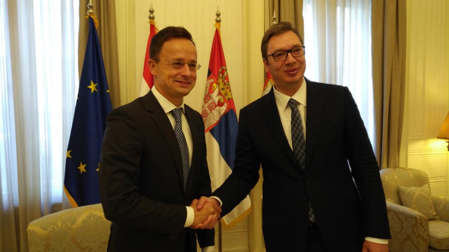Vučić i Sijarto: Neophodna saradnja u postavljanju prema migrantskoj krizi 1