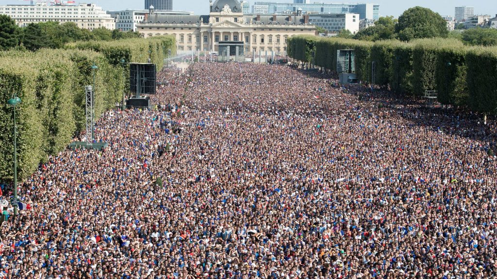 500 000 человек. 10 Тысяч человек. 100 000 Человек. Тысяча человек. 50 Тыс человек.