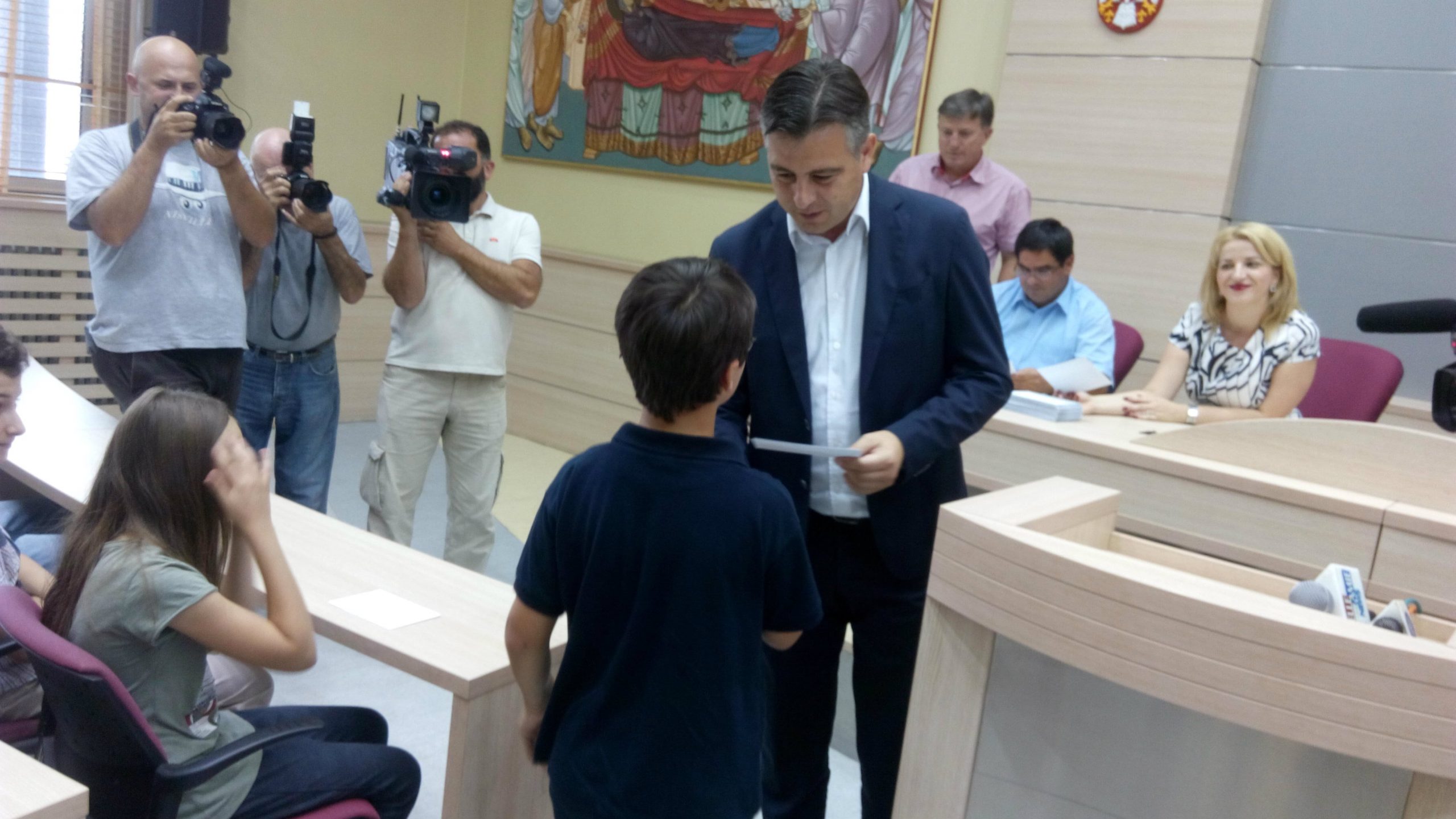 Grad Pirot nagradio učenike koji su osvojili prva tri mesta na republičkim takmičenjima 1