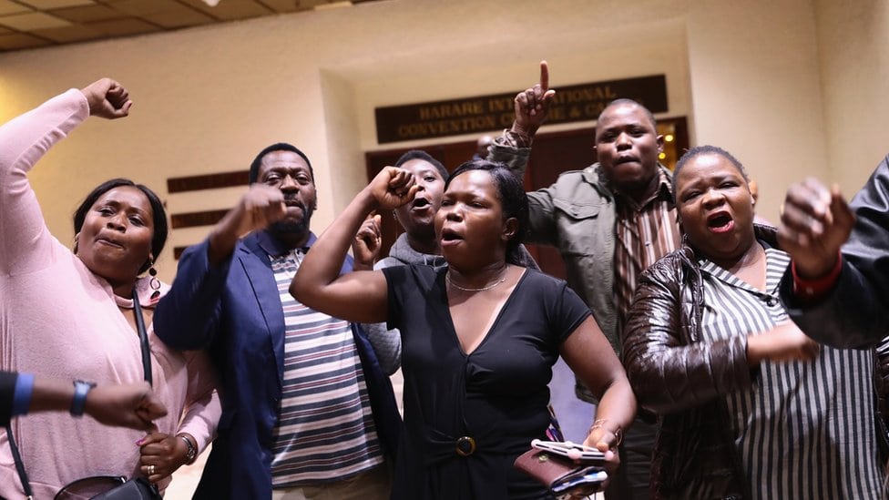 Glasači Mnangagve slave nakon objavljivanja rezultata