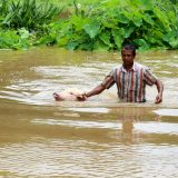 Skoro 400 mrtvih u poplavama u Indiji 6