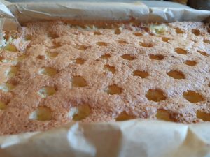 Kolač sa rupicama - Boston Poke Cake (recept) 2