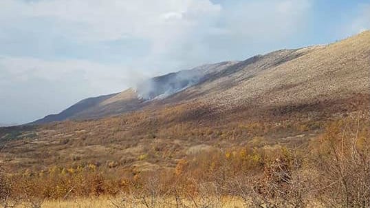 Kod Knina izgorelo 100 hektara šume i makije, kuće nisu ugrožene 1