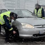 Usporen i otežan saobraćaj, problemi u gradovima (FOTO) 11