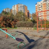 U Gornjem Milanovcu zabrana okupljanja u parkovima i na dečjim igralištima, bolnicu čuva vojska 8