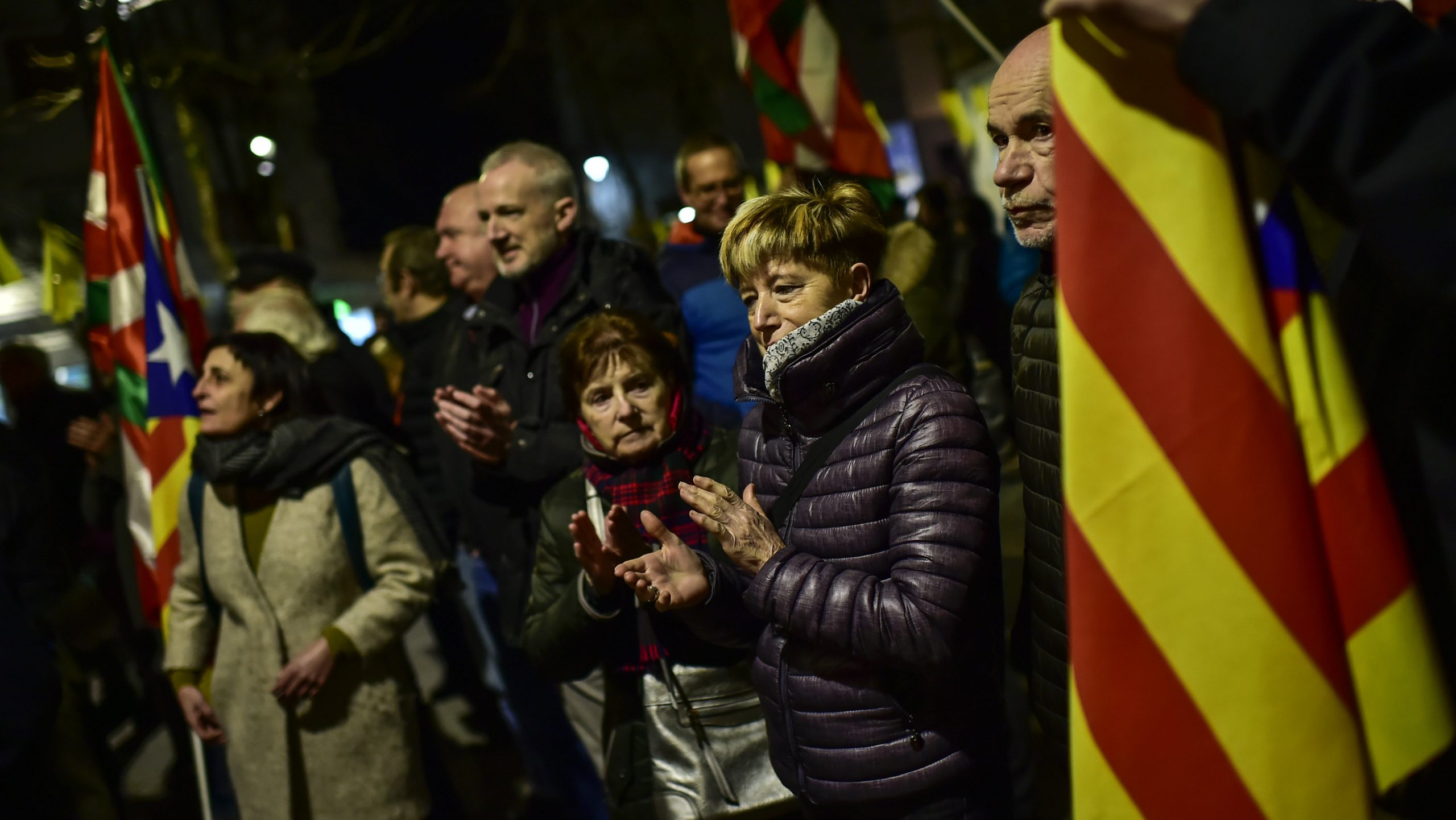 Više hiljada demonstranata u Barseloni protiv suđenja katalonskim separatistima 1