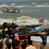 U naletu ciklona i brodolomu kod obala Mumbaja nestalo 127 ljudi 5