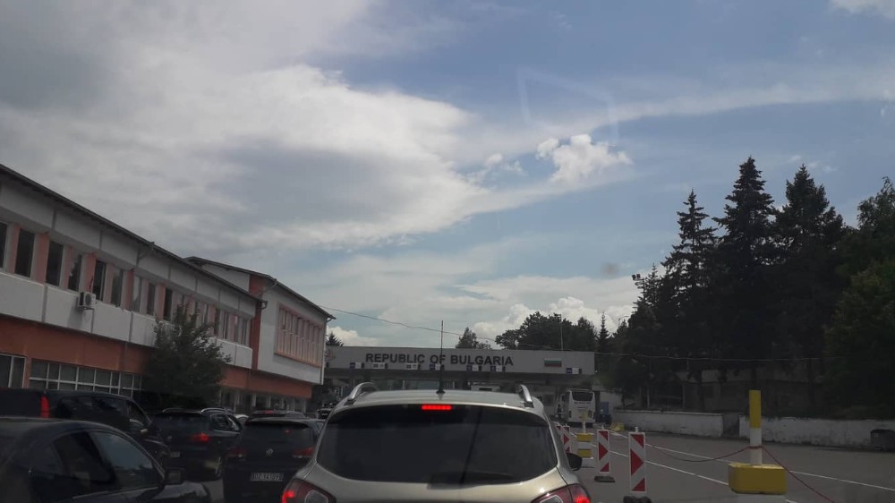 AMSS: Automobili na Gradini čekaju 100 minuta da uđu u Srbiju 1