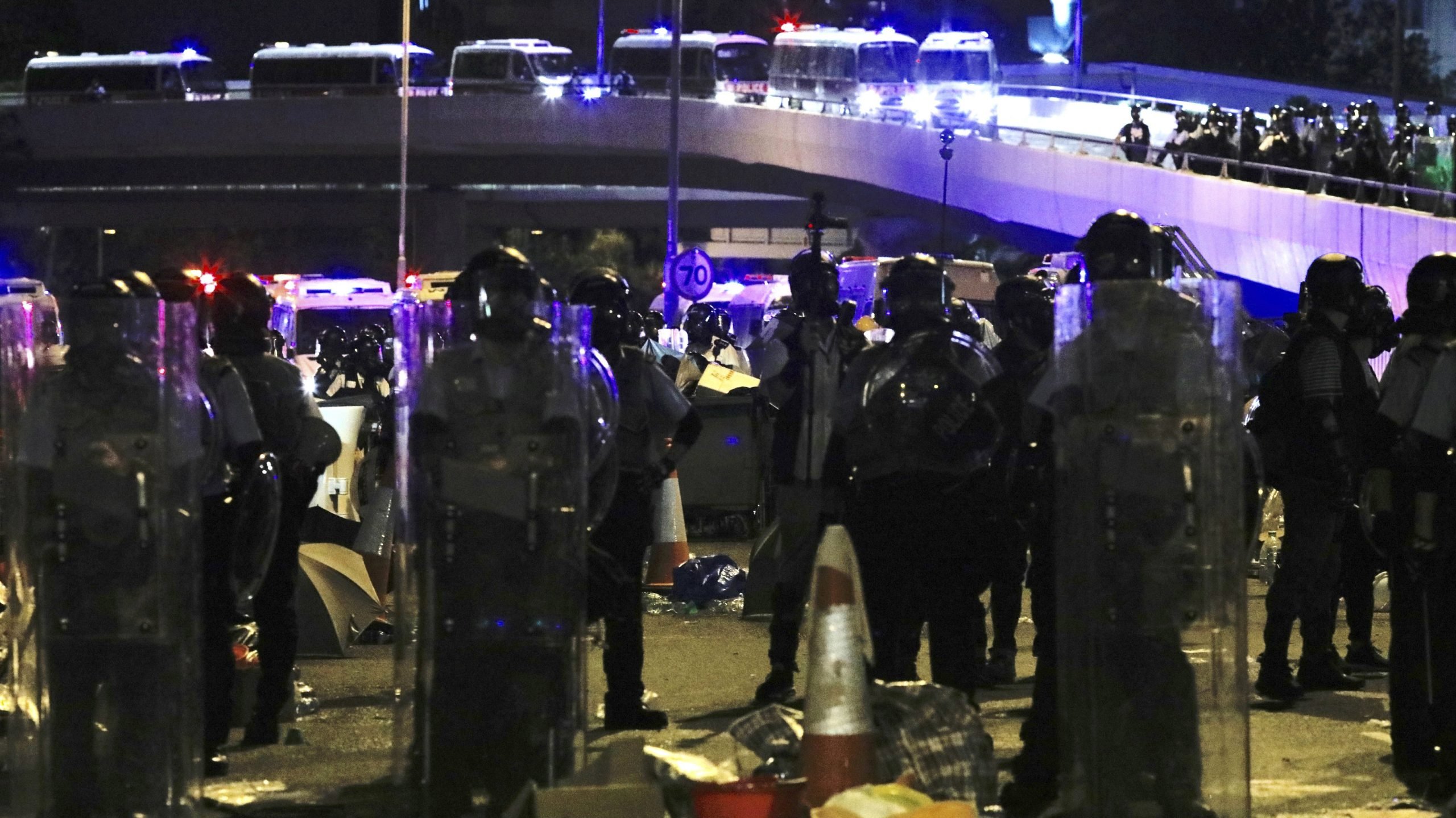 Desetine hiljada ljudi protestovalo u Hongkongu, policija ispraznila parlament 1