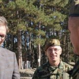 Vučić najavio vojnicima veće plate za devet odsto, opremu, oružje, stanove 1