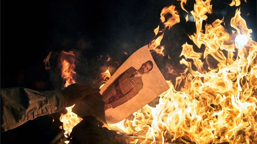 Separatisti zapalili sliku kralja Španije Felipea VI, 4. novembar 2019.