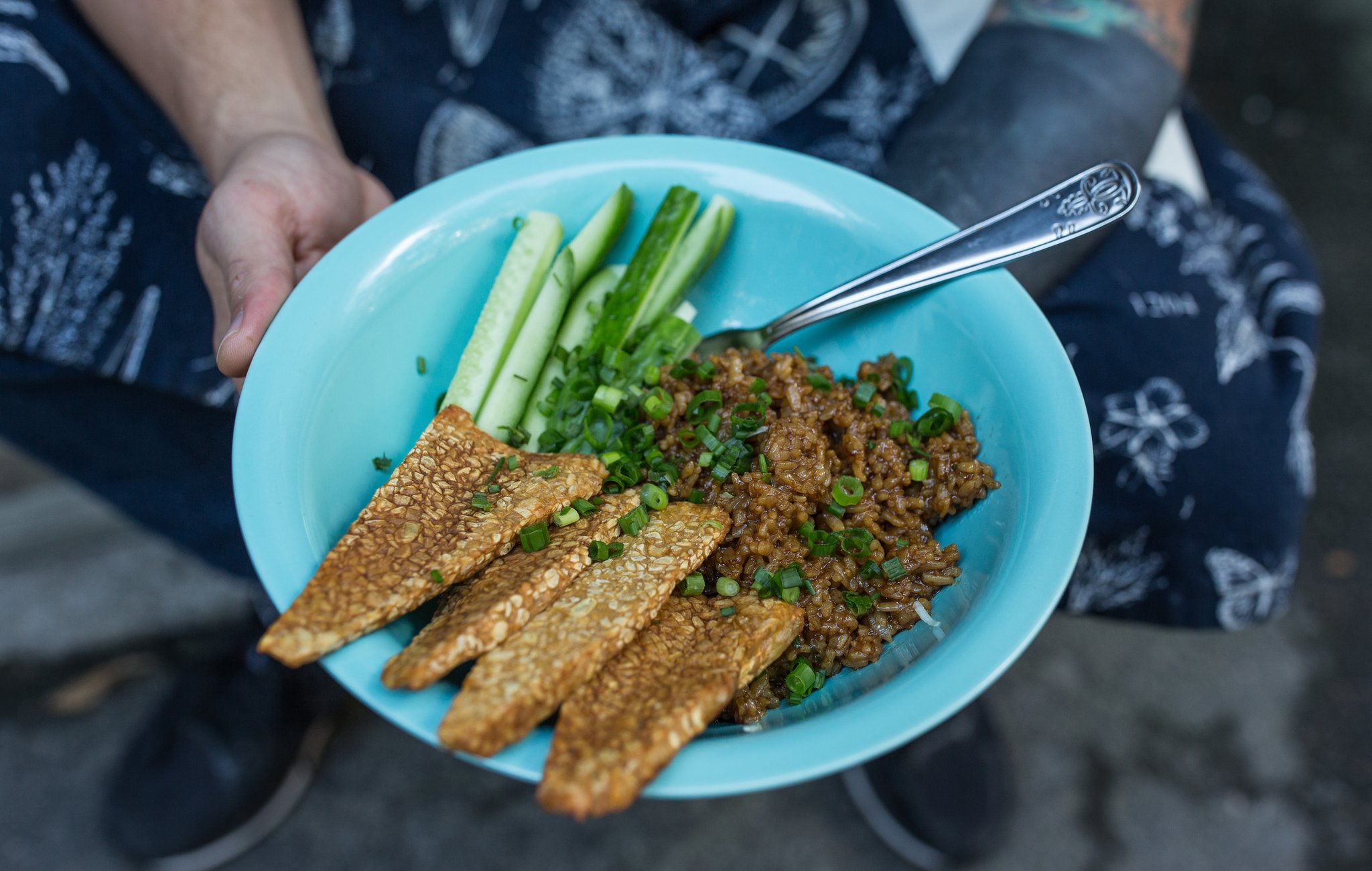 The final result - a bowl of fried tempeh, fried rice and fresh cucumber