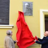 Otkrivena spomen-ploča Slobodanu Jovanoviću na rodnoj kući u Novom Sadu 12