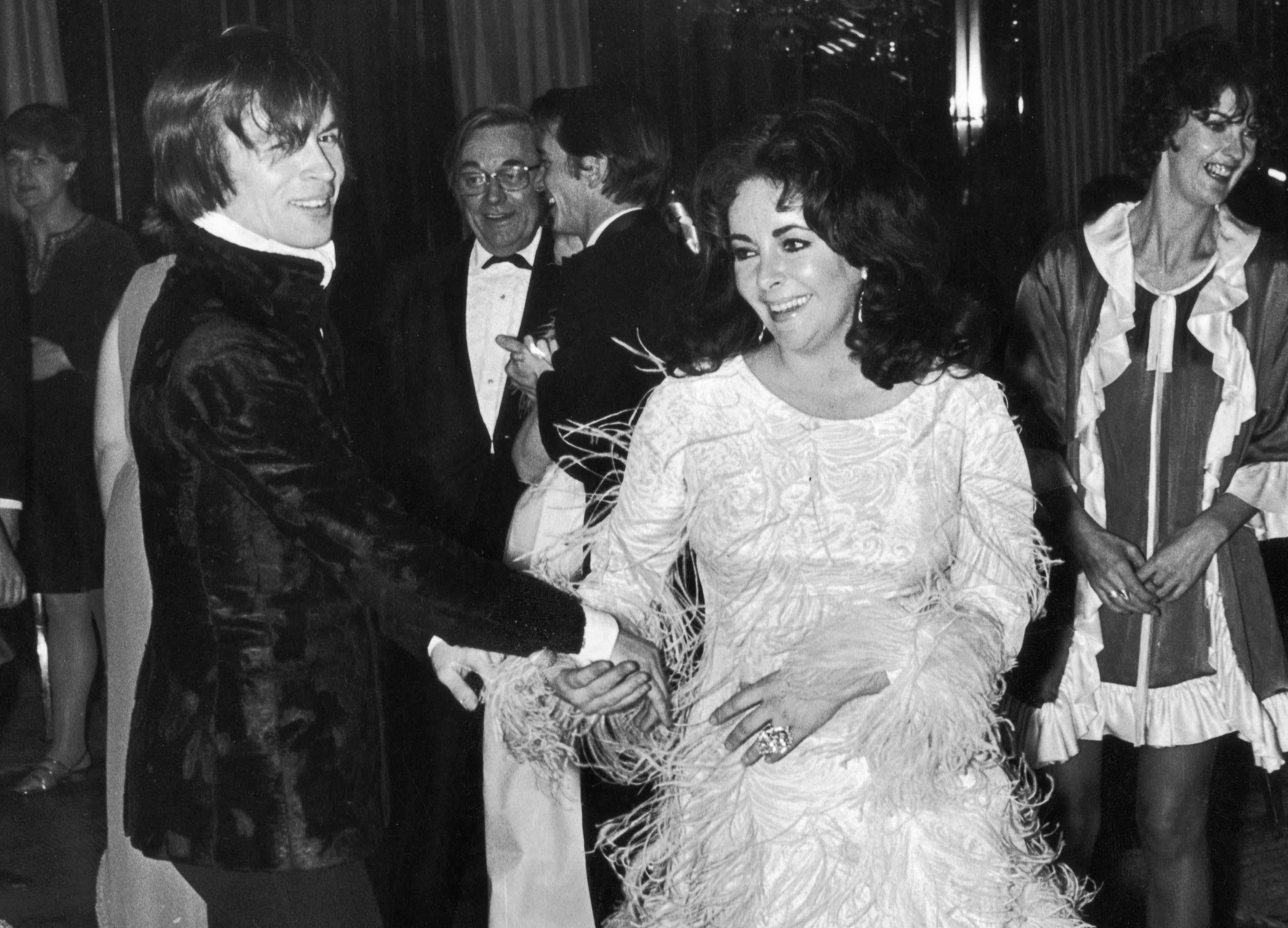 Nurejev pleše sa Elizabet Tejlor na žurci 1968. godine.