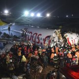 Avion skliznuo sa piste u Istanbulu, trup se raspao na tri dela, jedna osoba poginula 11