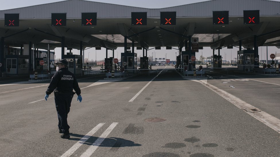 Policajac na graničnom prelazu