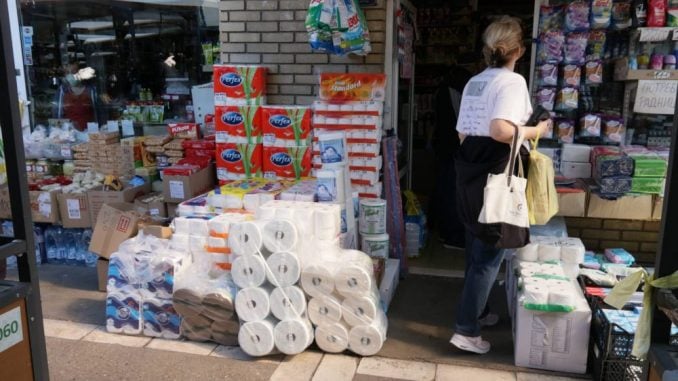 Protest vlasnika robnih tezgi na niškim pijacama