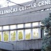 Više osoba nasilno pokušalo da uđe u Klinički centar Crne Gore, obezbeđenje upotrebilo biber sprej 11