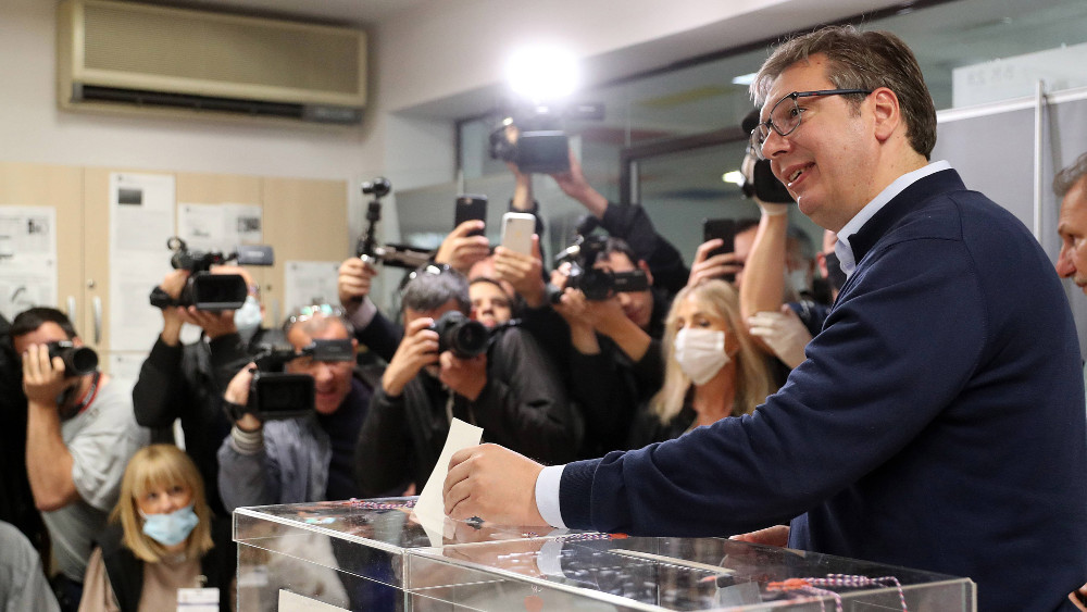 Vučić "zaboravio" na predizborna okupljanja naprednjaka u maju 1