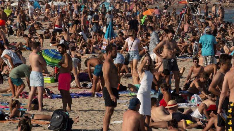 Policija blokirala pristup plažama u Barseloni zbog širenja virusa 1