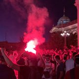 Protesti u Srbiji: Sukob policije i najekstremnijih demonstranata ispred Skupštine, padaju petarde i baklje 7