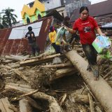 Najmanje 16 osoba poginulo, za 23 se traga u poplavama u Indoneziji 7