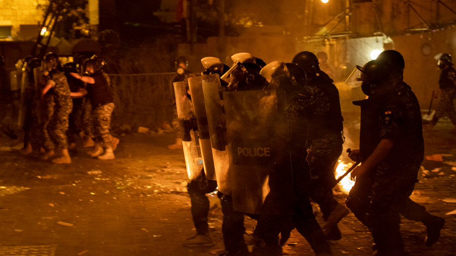 Policija upotrebila suzavac protiv demonstranata u Bejrutu (FOTO) 1