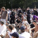 Berlin: Na demonstracijama protiv mera tokom epidemije povređeno 45 policajaca 7