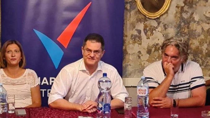 The People's Party filed a complaint against Aleksandar Vučić for not wearing a mask 1