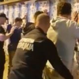 Novaković: Interventna policija legitimisala aktiviste Narodne stranke zbog plakata (VIDEO) 15