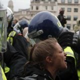 Londonska policija rastura demonstracije protiv vanrednih mera zbog korona virusa 11